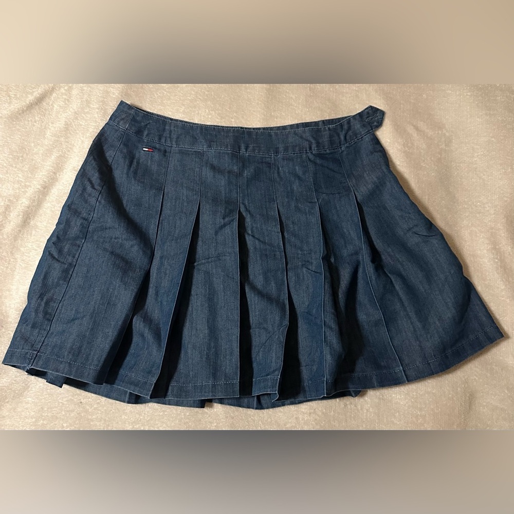 Tommy Hilfiger skirt - size 4 - short
